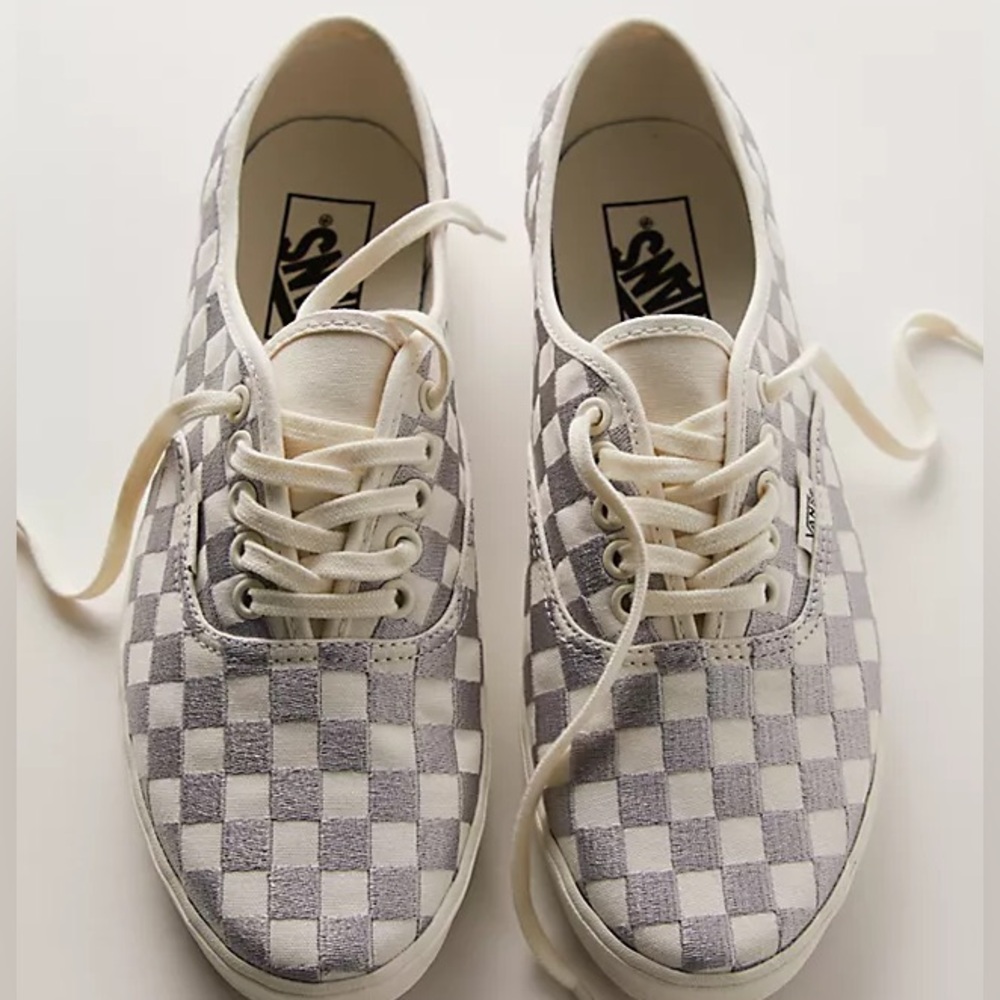 Vans WMNS Authentic Lowpro Embroidered Check Lunar R
VN000D047VF
Sneakers